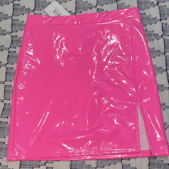SOLD! 💗HP💗 Trendy Neon Hot Pink PU faux patent leather slit Mini Skirt Sz S - Picture 6 of 7